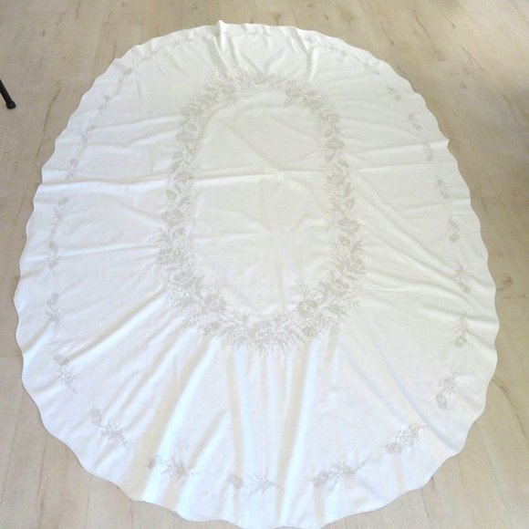 Vintage Large Oval Fabric Tablecloth Beige Floral Hand Cross-stitch Embroidery - Picture 7 of 7